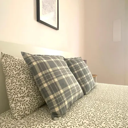 Hostal Terrace House *